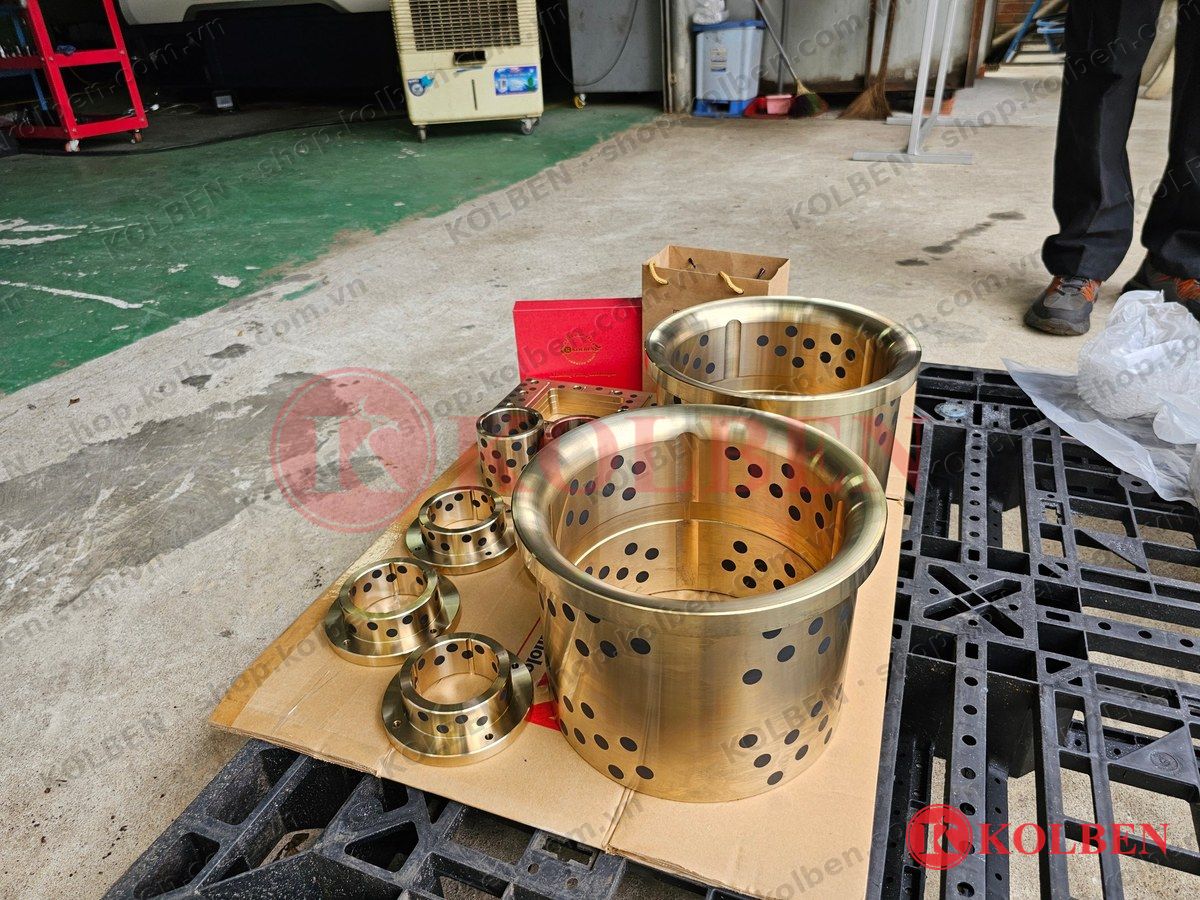 Bạc đồng cấy graphite gia công theo bản vẽ: bạc có vai, bạc có lỗ bắt bulông, bạc đường kính lớn