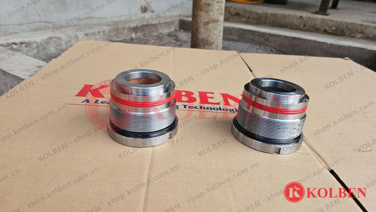 Đầu xy lanh thủy lực lắp bộ phớt mới tại xưởng KOLBEN
